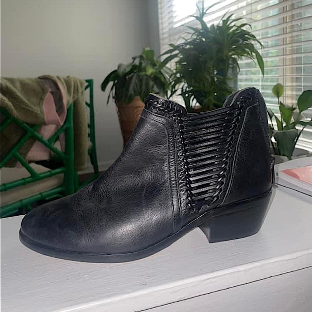 Cute black booties!